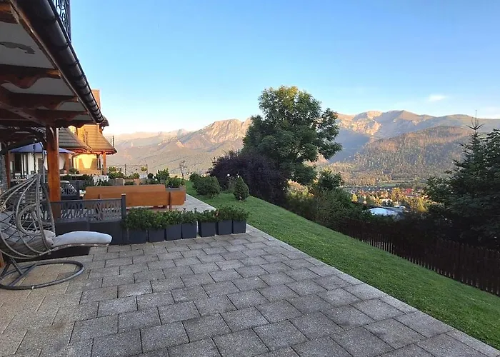 Nad Dolina Z Tarasem I Jacuzzi 考斯赛力克